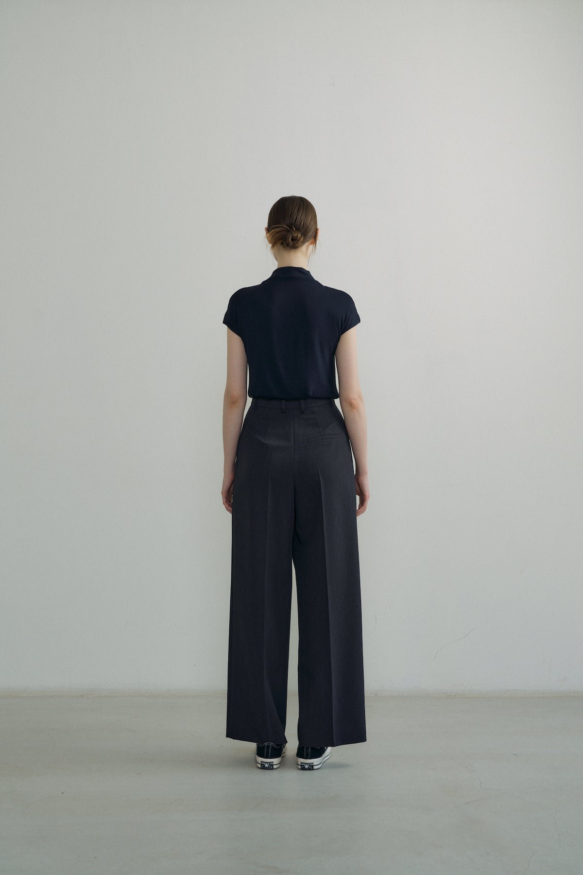 Low-rise Pintuck Pants In Charcoal
