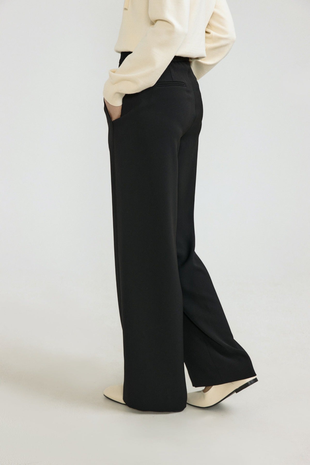Side Line-semi Pants In Black