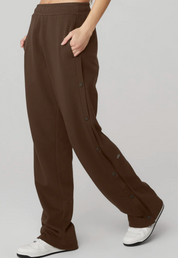Courtside Tearaway Snap Pant In Expresso