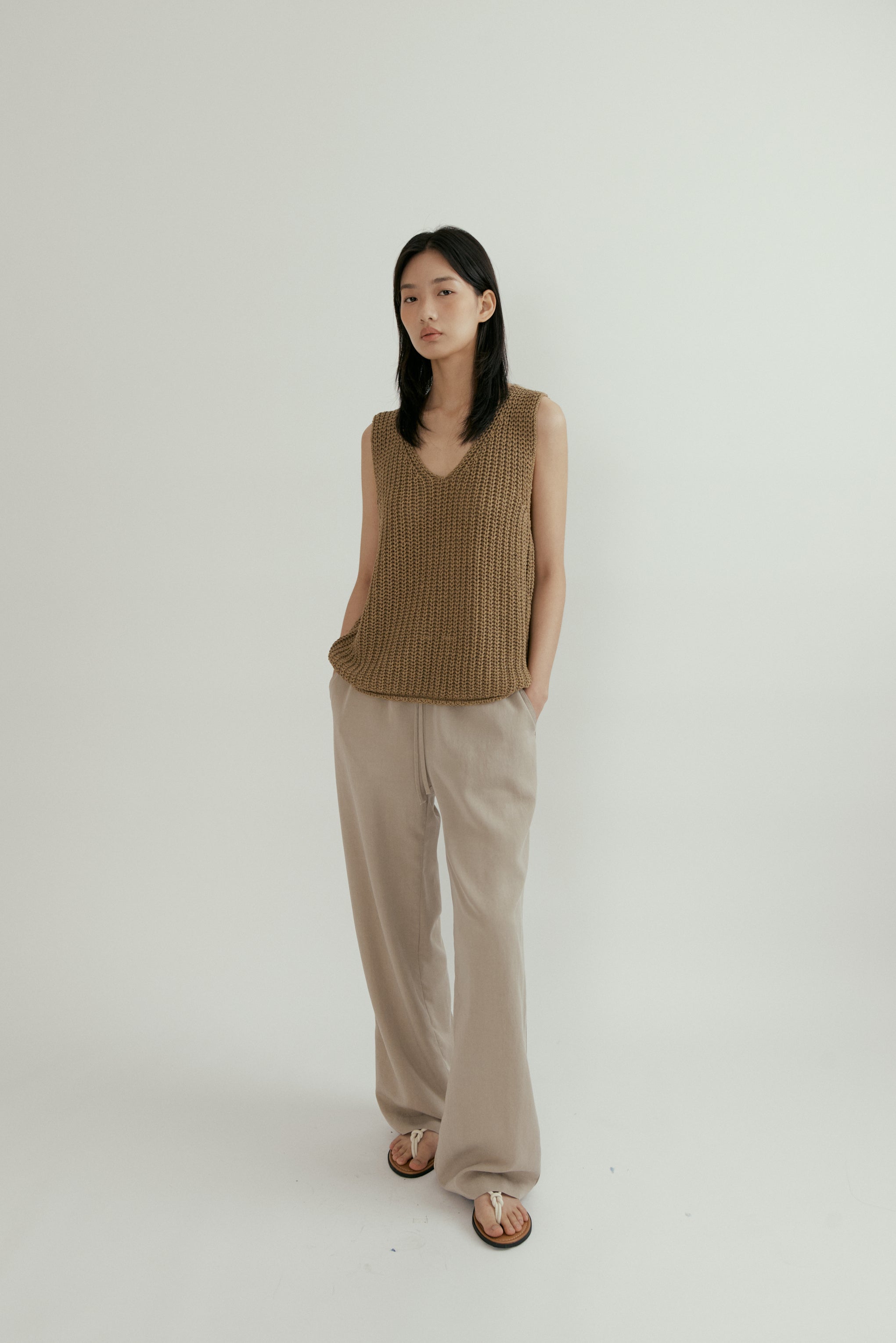 Hanji Blended Knit Vest In Mocha