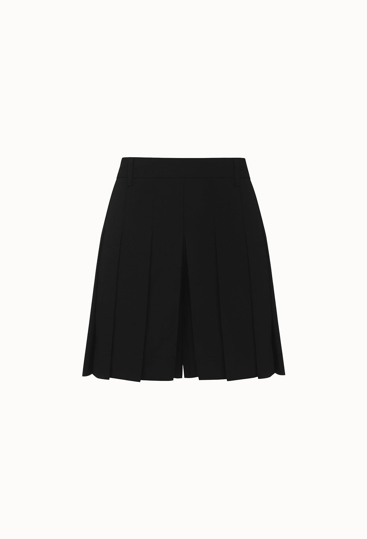 Minimal Pleated Shorts In Black