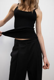 Ribbed Sleeveless Knitted Top In Black