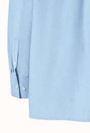 淺藍色雙門襟襯衫