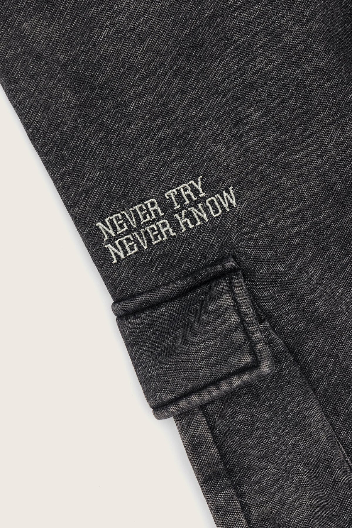 Aim Higher Club X B-boy THINK Never Try Never Know Sweat Cargo In Charcoal
