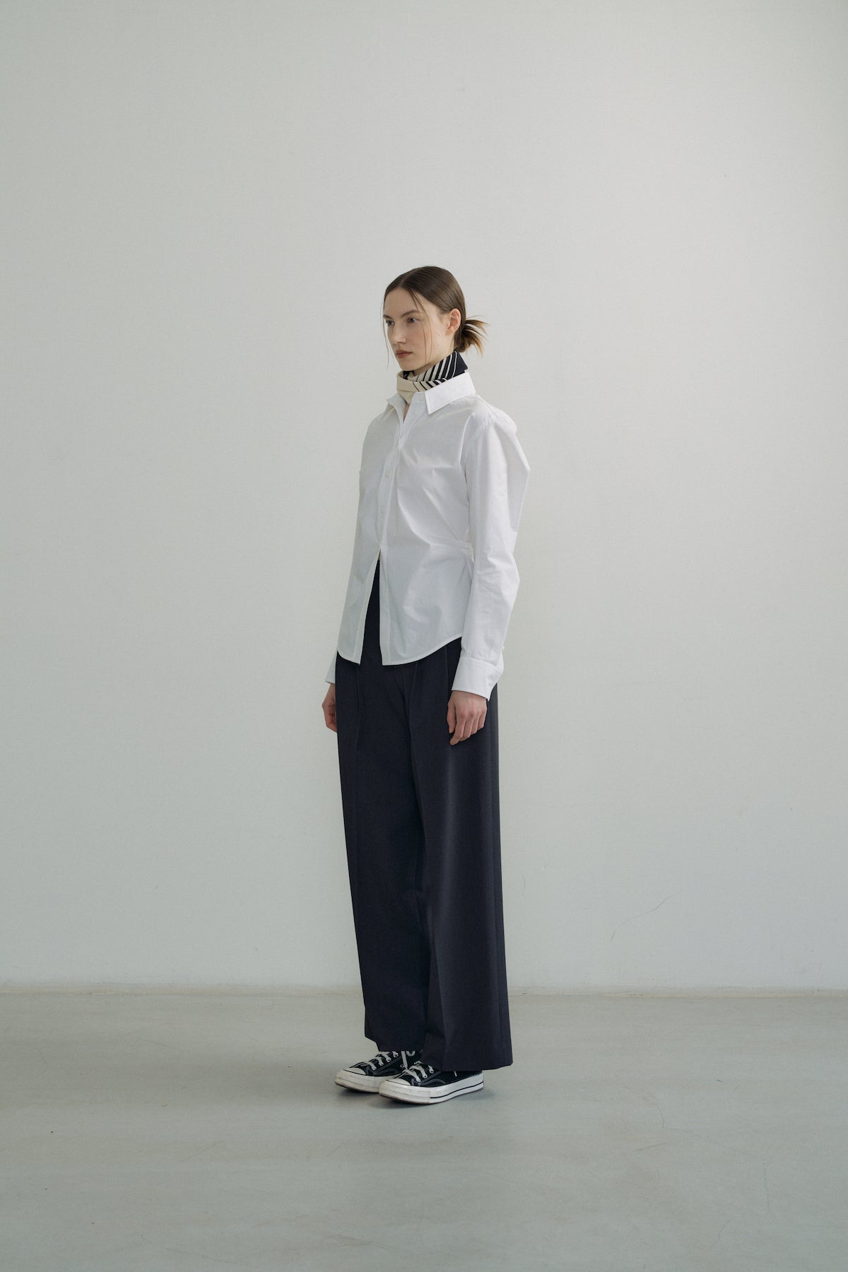 Low-rise Pintuck Pants In Charcoal