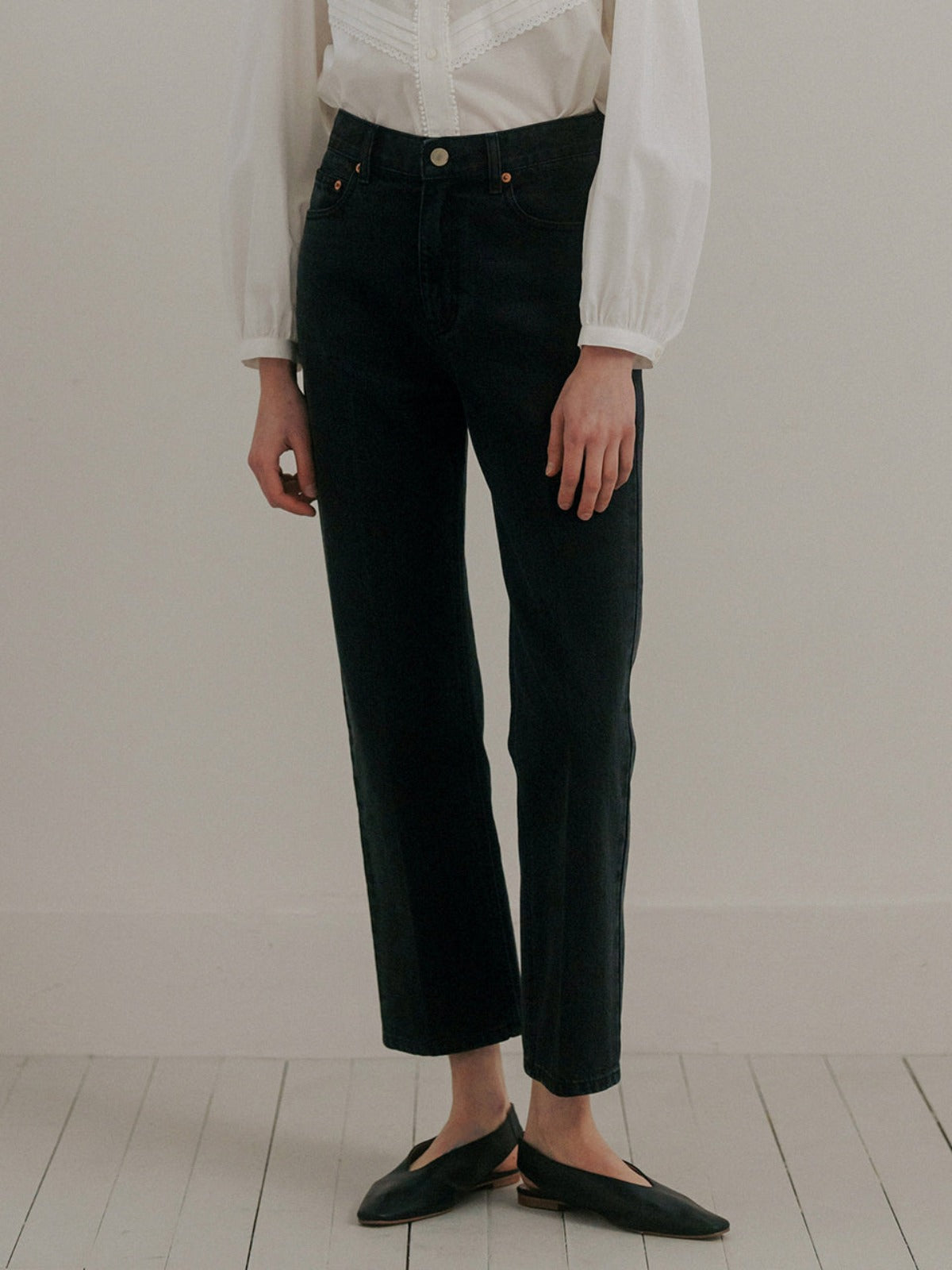 Classic Cropped Jeans In Black