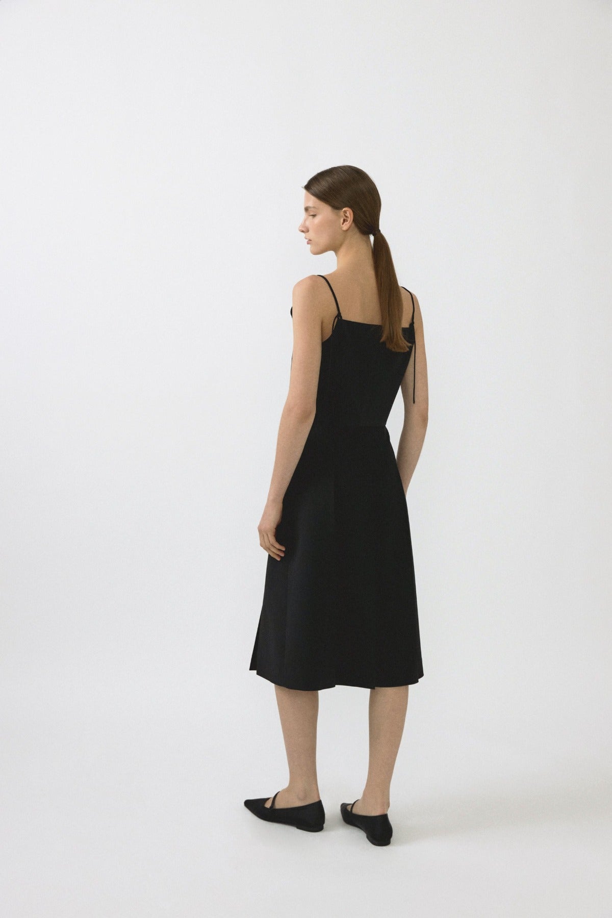 Pleat Slit Midi-Skirt In Black