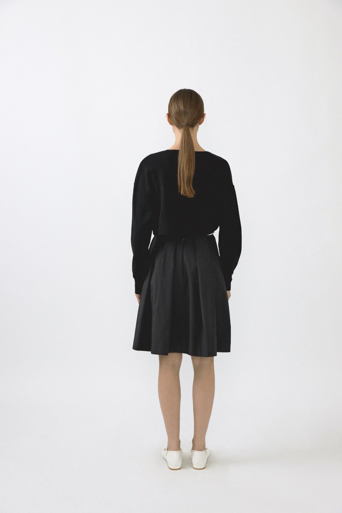 黑色不平衡褶襉半身裙