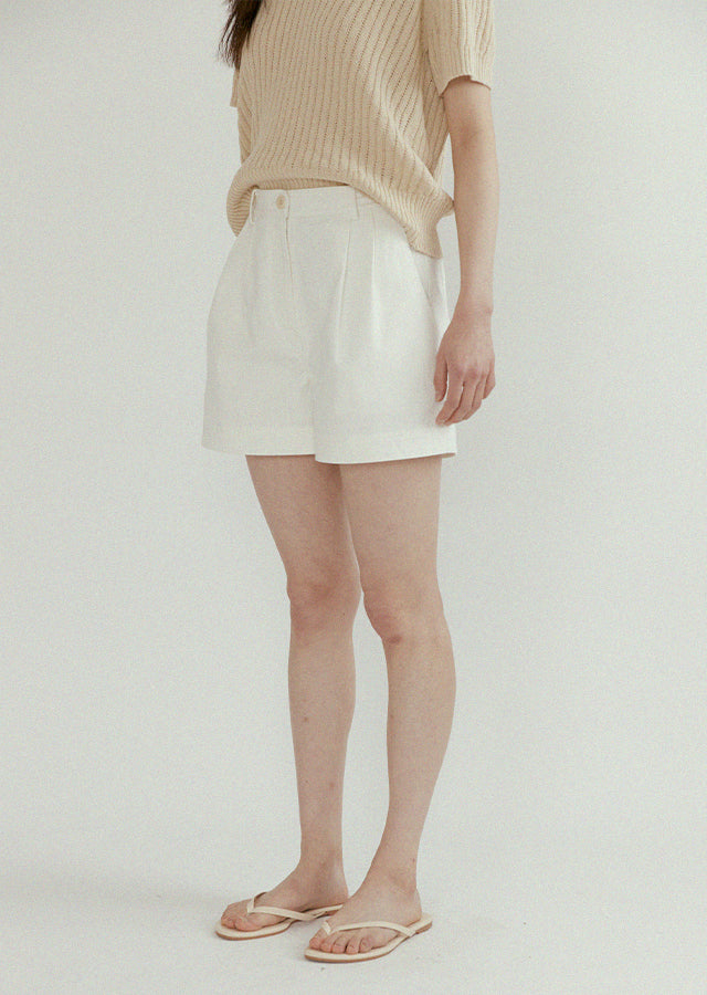 Two Tuck Cotton Half Pants In Ivory