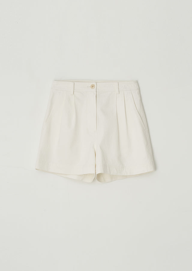 Two Tuck Cotton Half Pants In Ivory