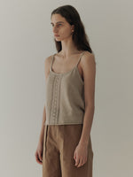 Lace Sleeveless In Sand Beige