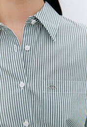 綠色條紋長襯衫