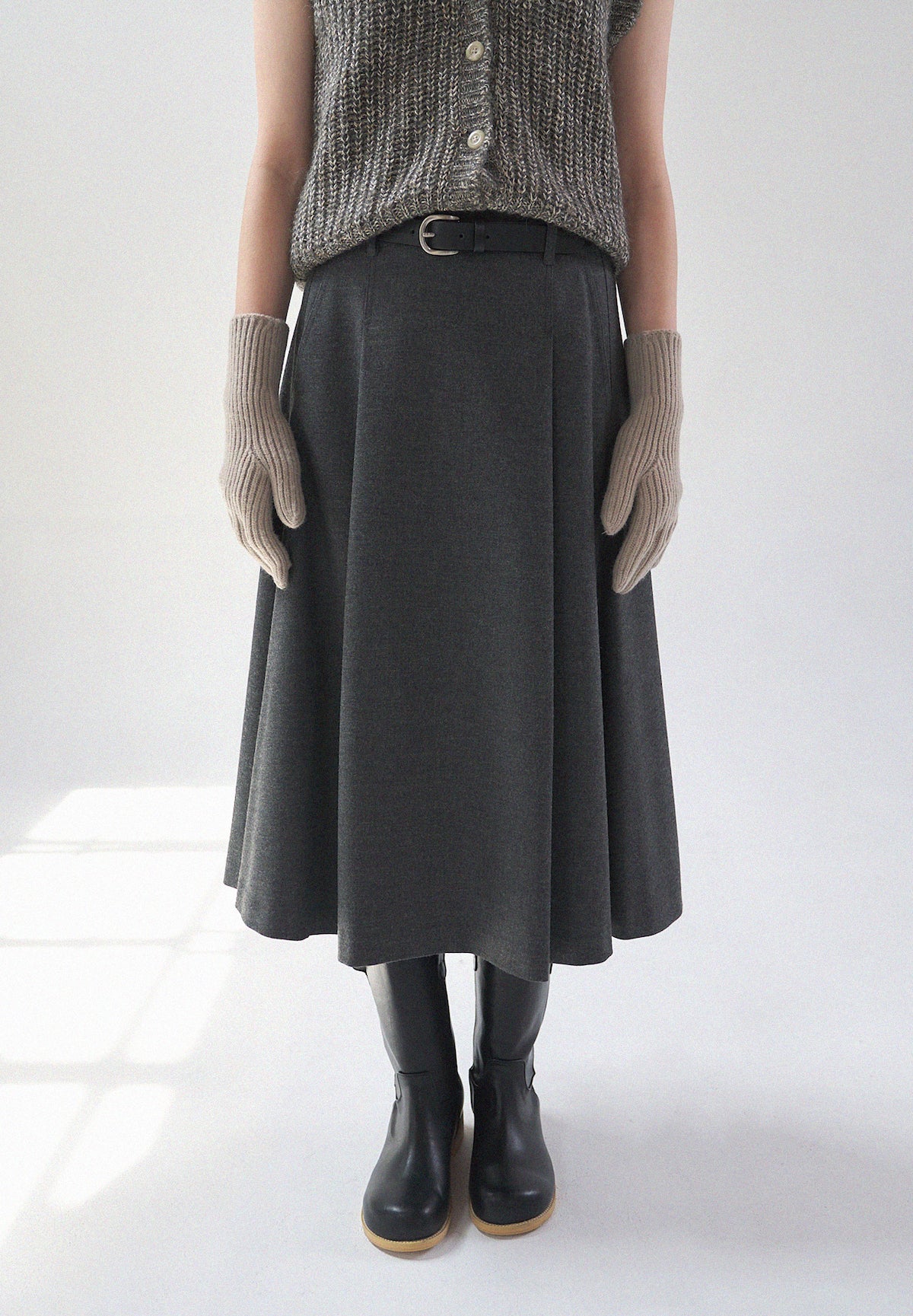 Balmy Hul Skirt In Charcoal