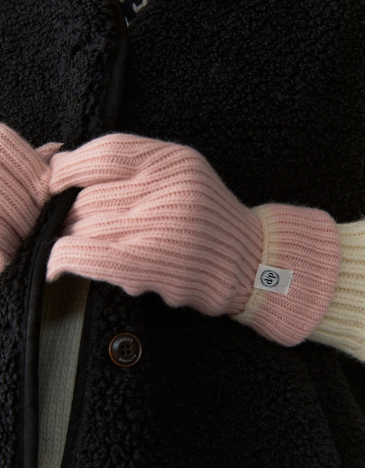 Line Knit Gloves In Pink
