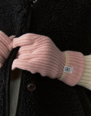 粉紅色線條針織手套