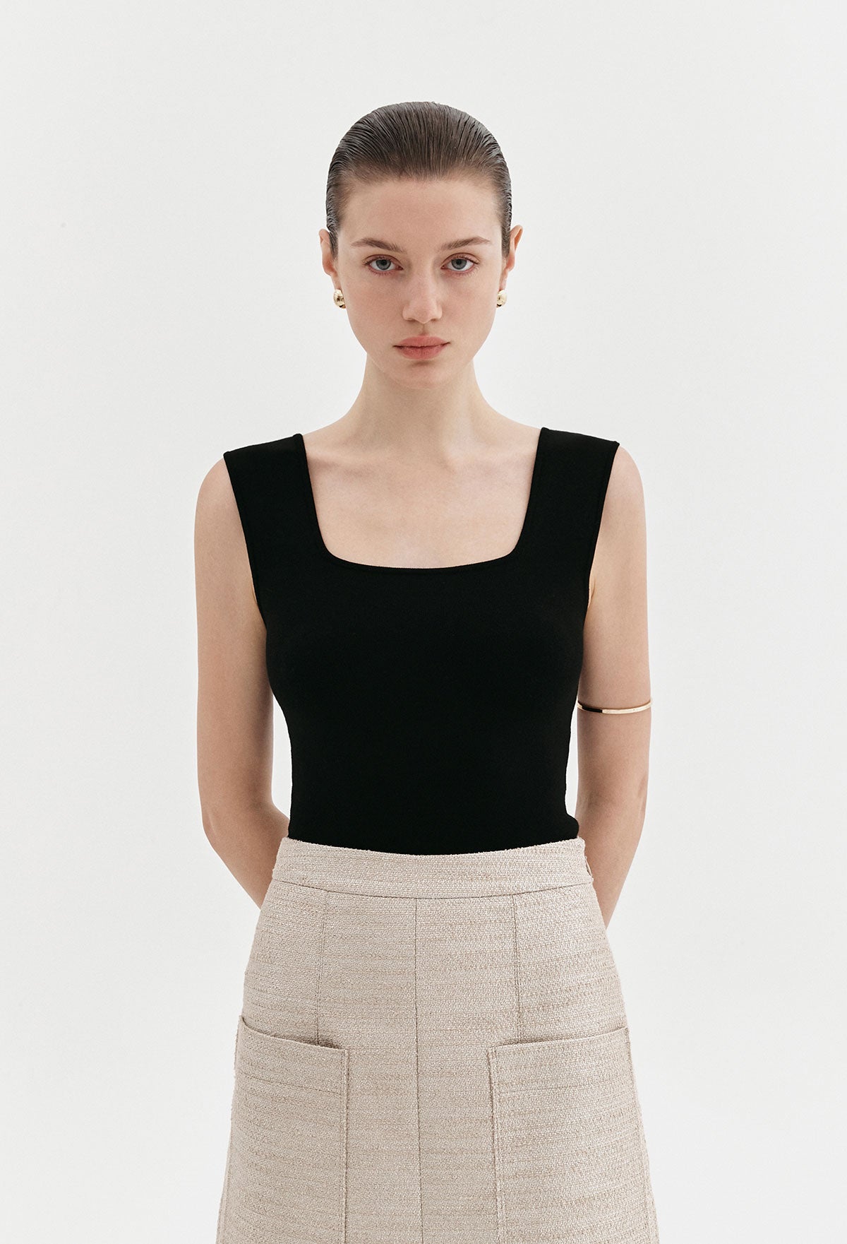 Square-neck Sleeveless Knitted Top In Black