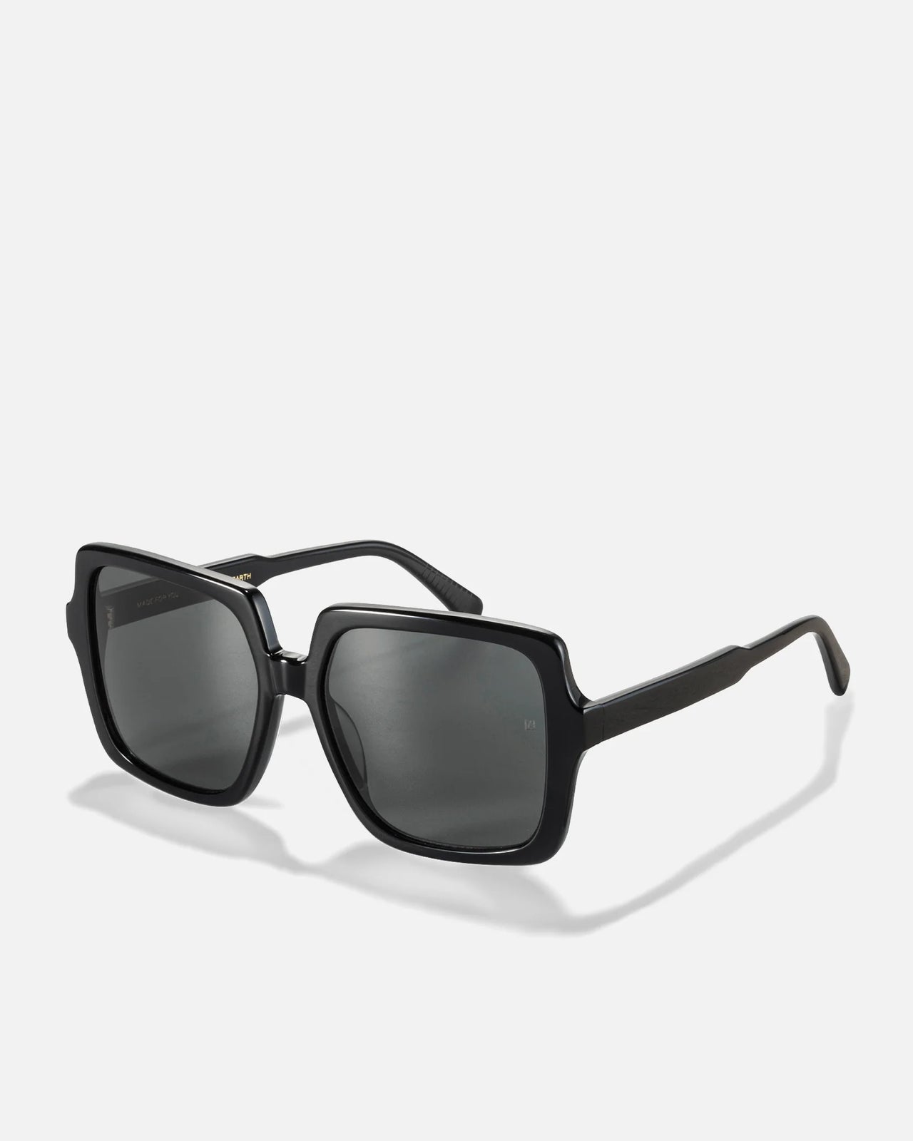 CHERRY Sunnies In Black