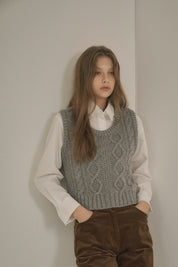 Superfine Wool Cable Knit Vest In Gray