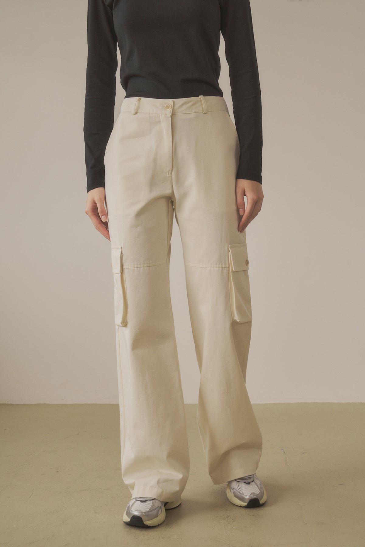 Feminine Bootcut Cargo Pants In Cream