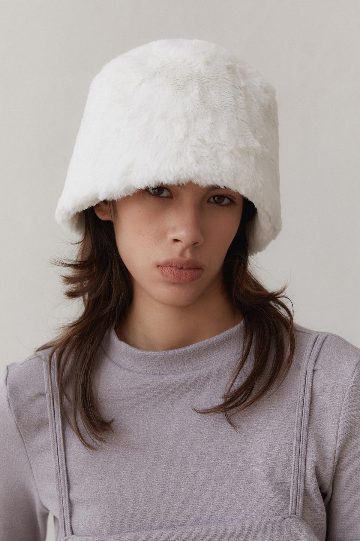Ep Bucket Hat In Fur Cream