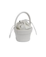 白色水桶包