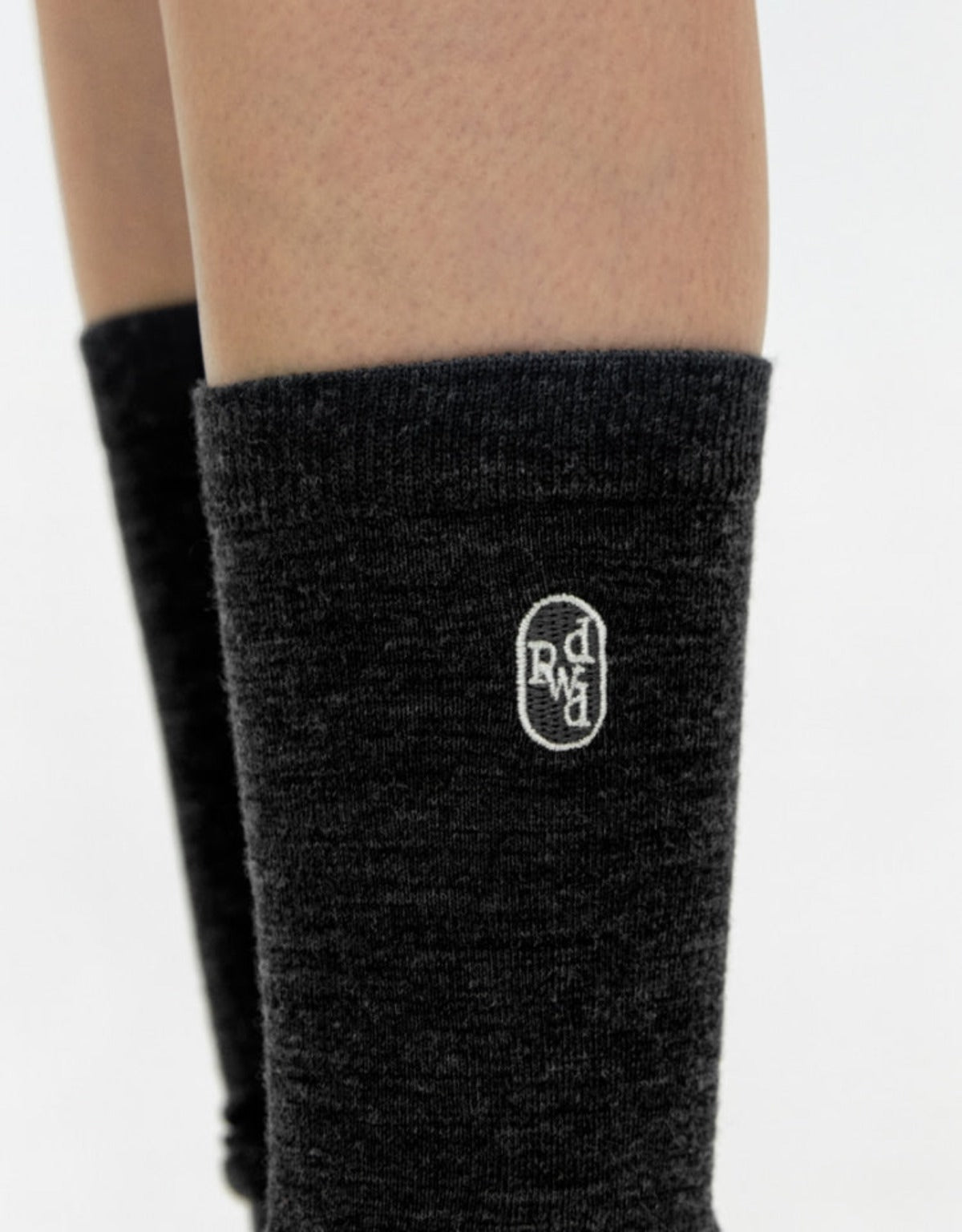 黑色羊毛及膝襪