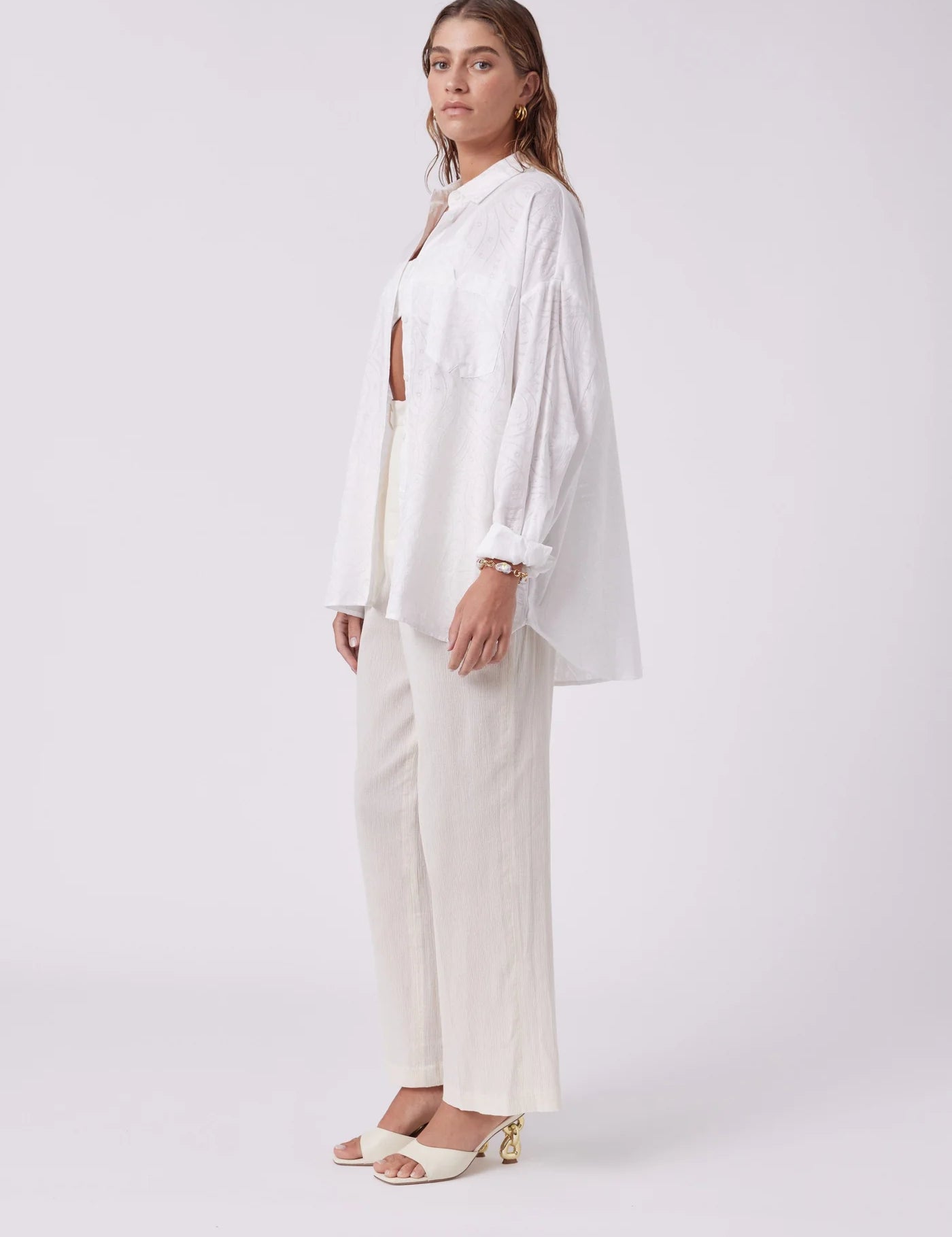 mnk-atelier-tops-one-size-white-nonchalant-shirt-white-broderie-anglaise-40507153809685_1400x_c4d17101-dc21-48cf-9ab6-4dd950f37a25.webp
