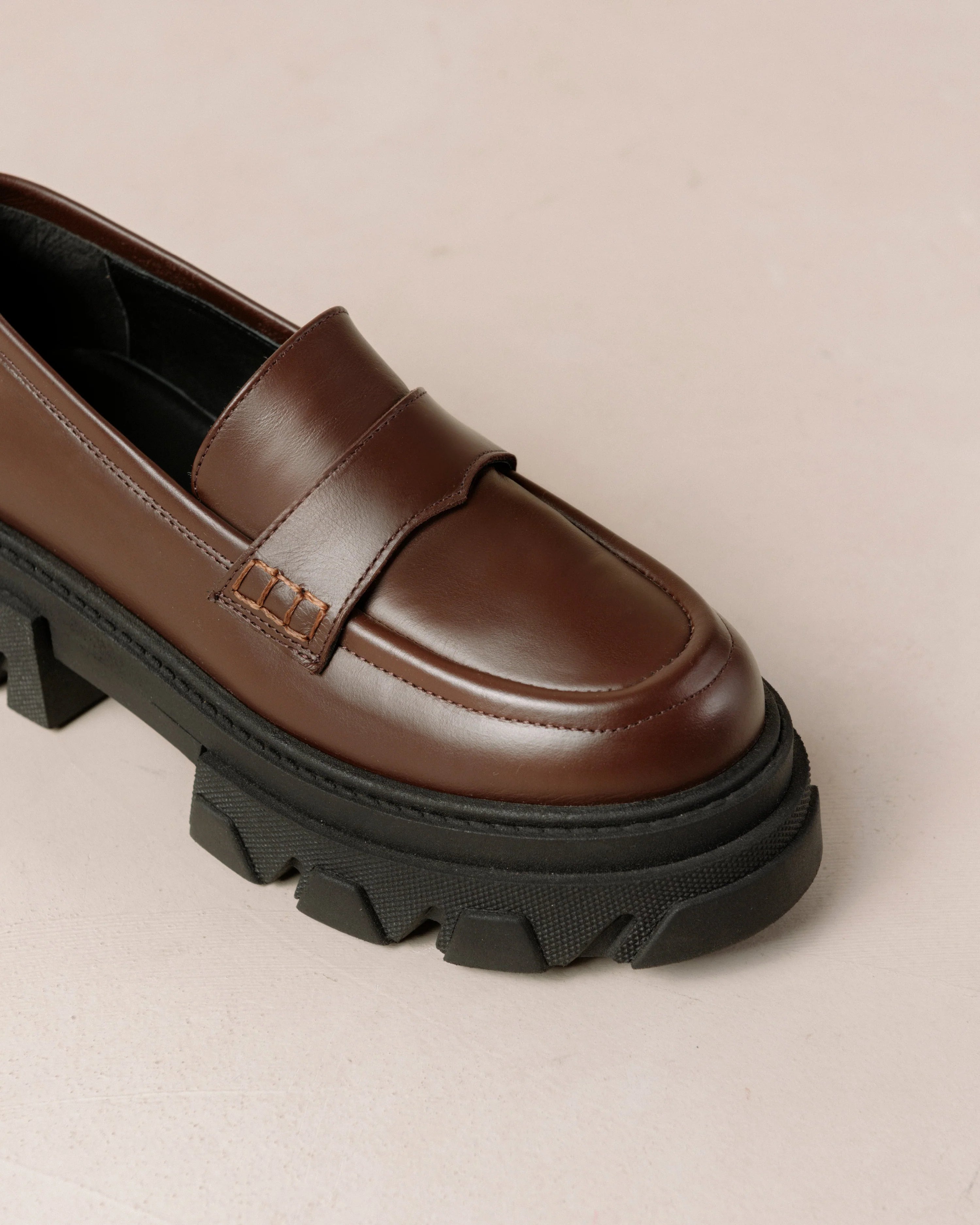 咖啡棕色 Trailblazer 皮革樂福鞋