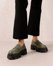 灰橄欖色 Trailblazer 皮革樂福鞋