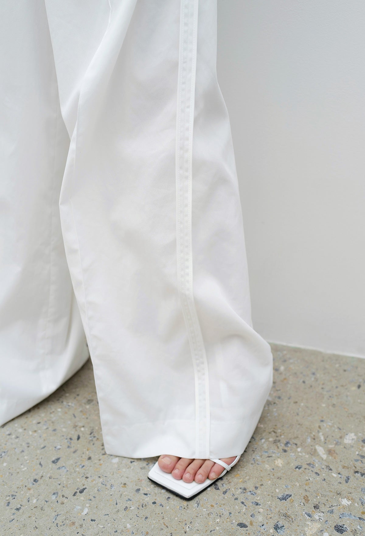 Zentra Elastic-waist Pants In White