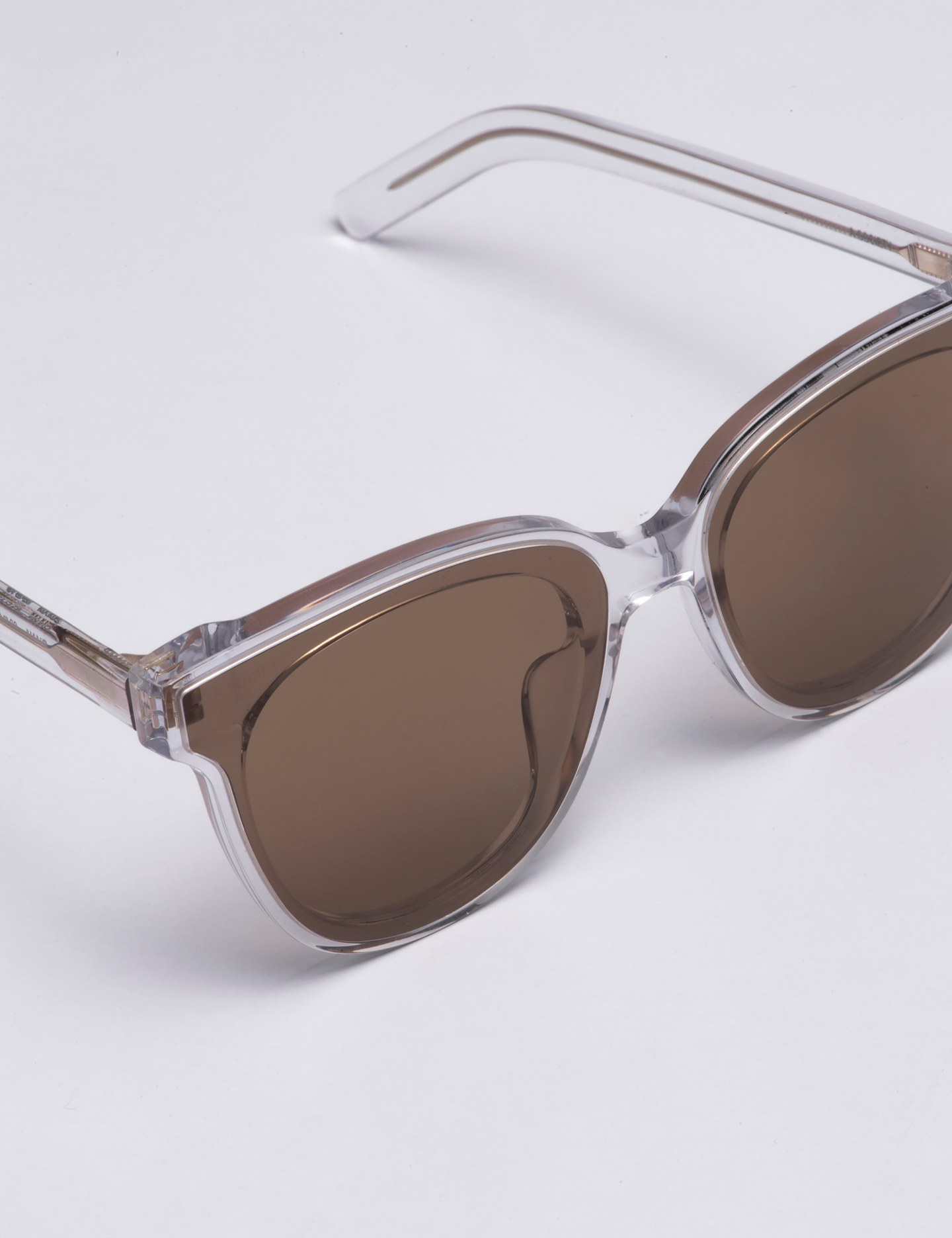 3_A_SOCIETY_DIANA_-_Crystal_Acetate_Butterfly_Sunglasses_Detail_1440x_d1ade835-5b07-4536-88a5-1e1a90d1ad9d.png