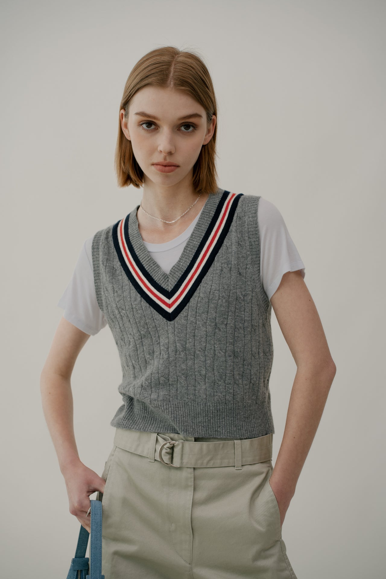 Color Line Cable Knit Vest In Gray