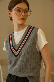 Color Line Cable Knit Vest In Gray