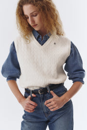 Unisex V-neck Cable Knit Vest In Cream