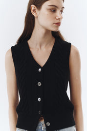 Buttoned Cable Knit Vest In Black