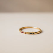 精緻密鑲彩虹方晶鋯石戒指