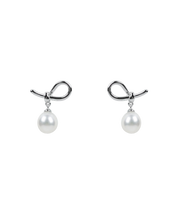 Sandra Pearl Earrings